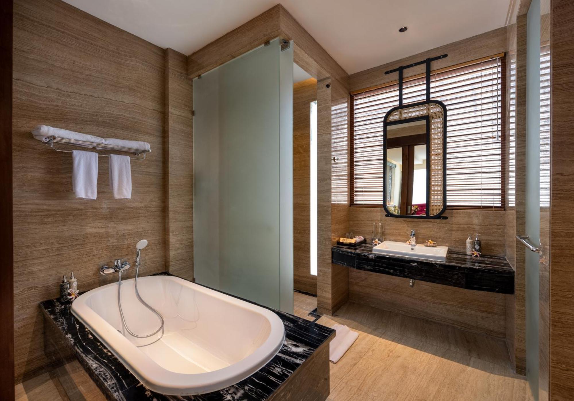 Mokko Suites Batubelig Canggu Екстериор снимка